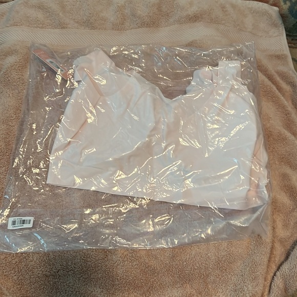 Very Light Pink Smoothing V-Neck Wireless Bra - Picture 5 of 7